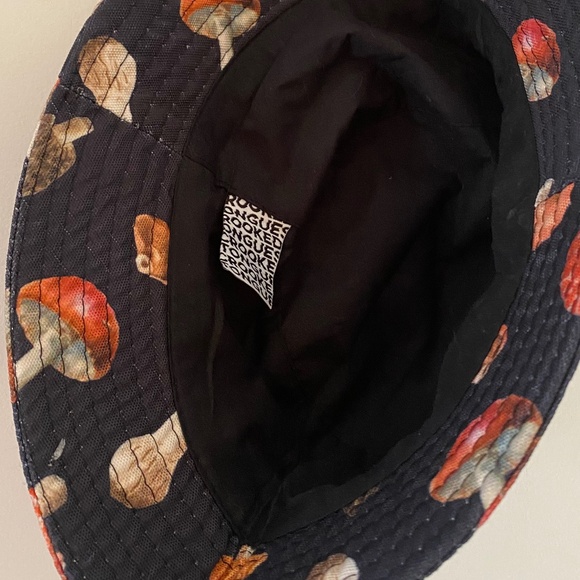 Crooked Tongue Mushroom Bucket Hat 🍄✨ - Picture 3 of 3
